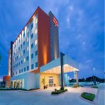 Fachada_del hotel_Hampton_Inn_&_Suites_by_Hilton_Paraiso_Tabasco_Dos_Bocas