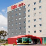 Fachada_del_hotel_Ibis_Aguascalientes_Norte