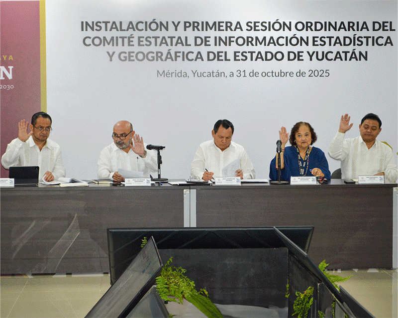 asistentes al evento e integrantes del Comité.