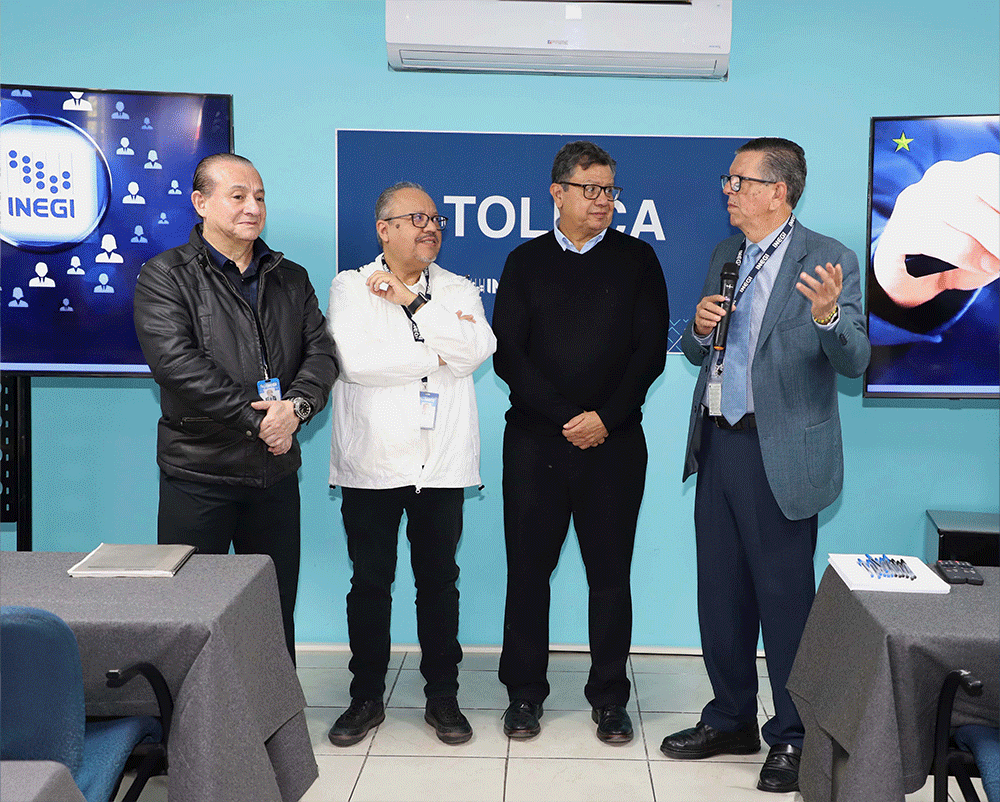 autoridades y participantes.