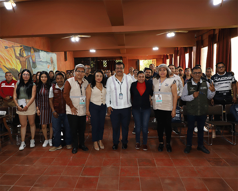 autoridades y personal asistente a la reunión.