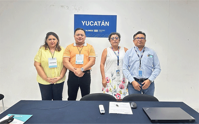 autoridades y personal asistente a la reunión.