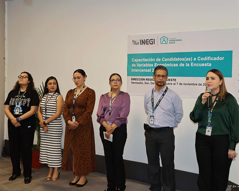 autoridades y personal asistente a la reunión.