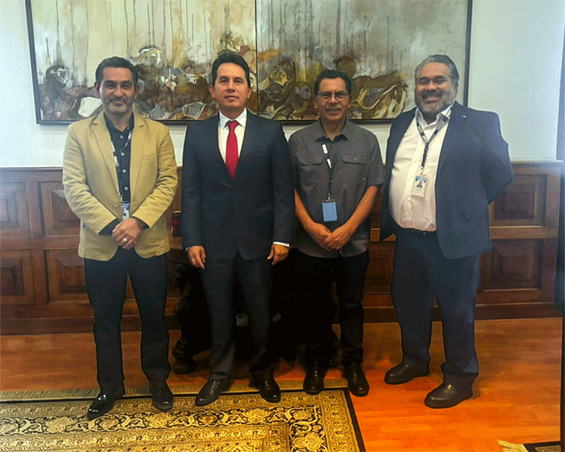 autoridades presentes.