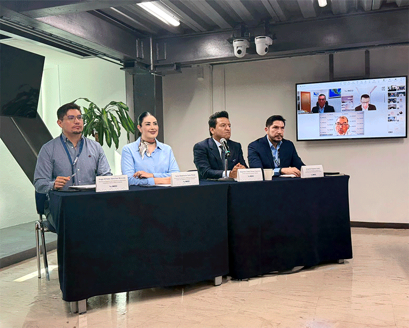 participantes en la reunión de retroalimentación.