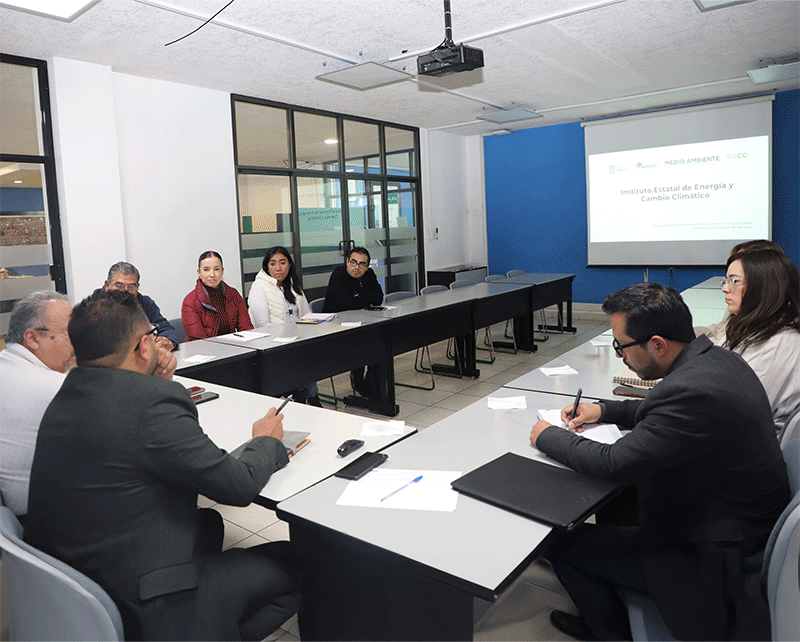 autoridades y personal de sendos institutos.