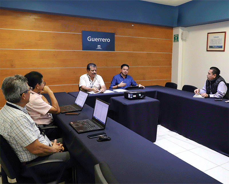 autoridades y asistentes a reuniones.