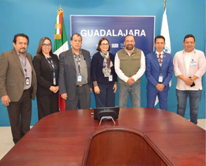 autoridades y personal asistente.