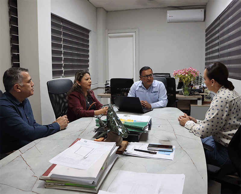 autoridades y personal asistente a las reuniones.