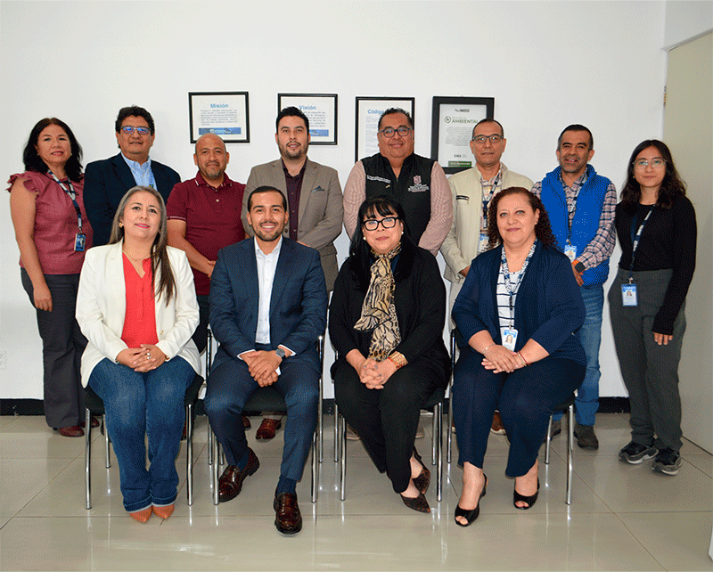  ponentes y asistentes al evento. 
