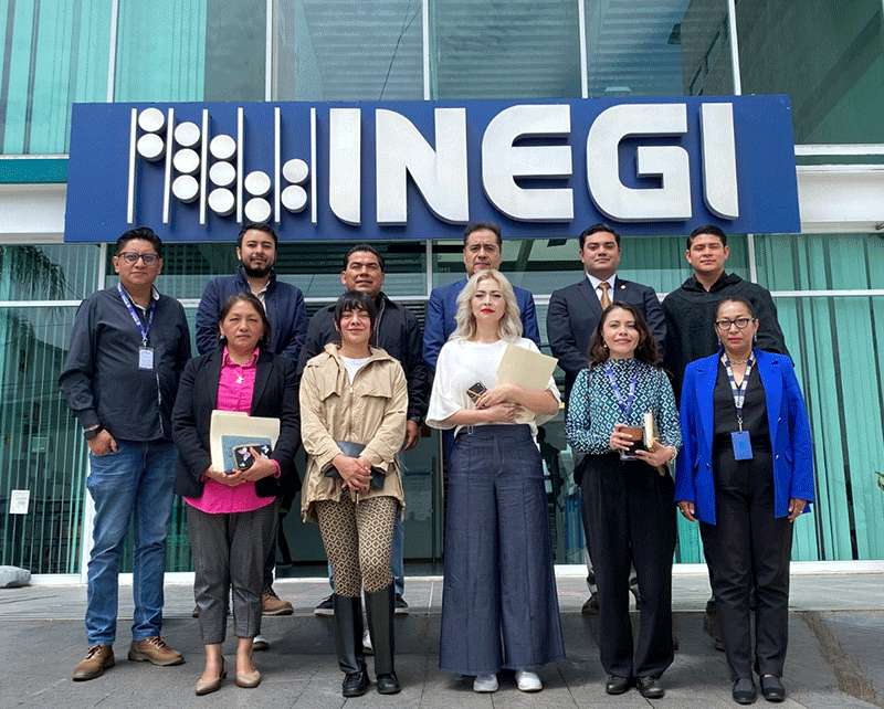 ponentes y asistentes al evento.