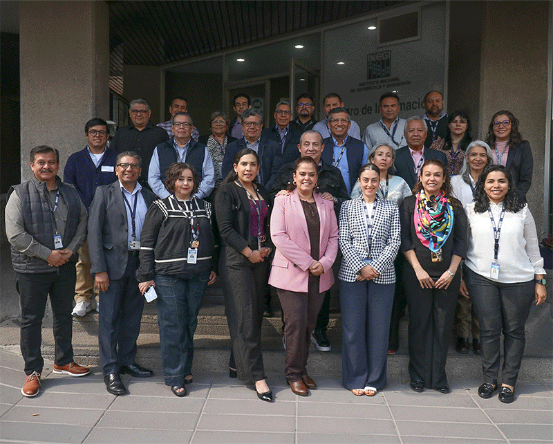 autoridades y personal asistente.