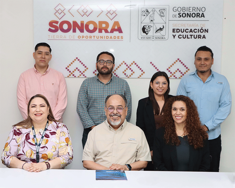 autoridades y asistentes a la reunión.