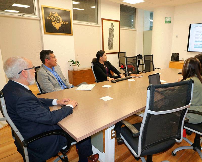 autoridades asistentes.