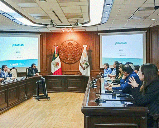 expositores y público.